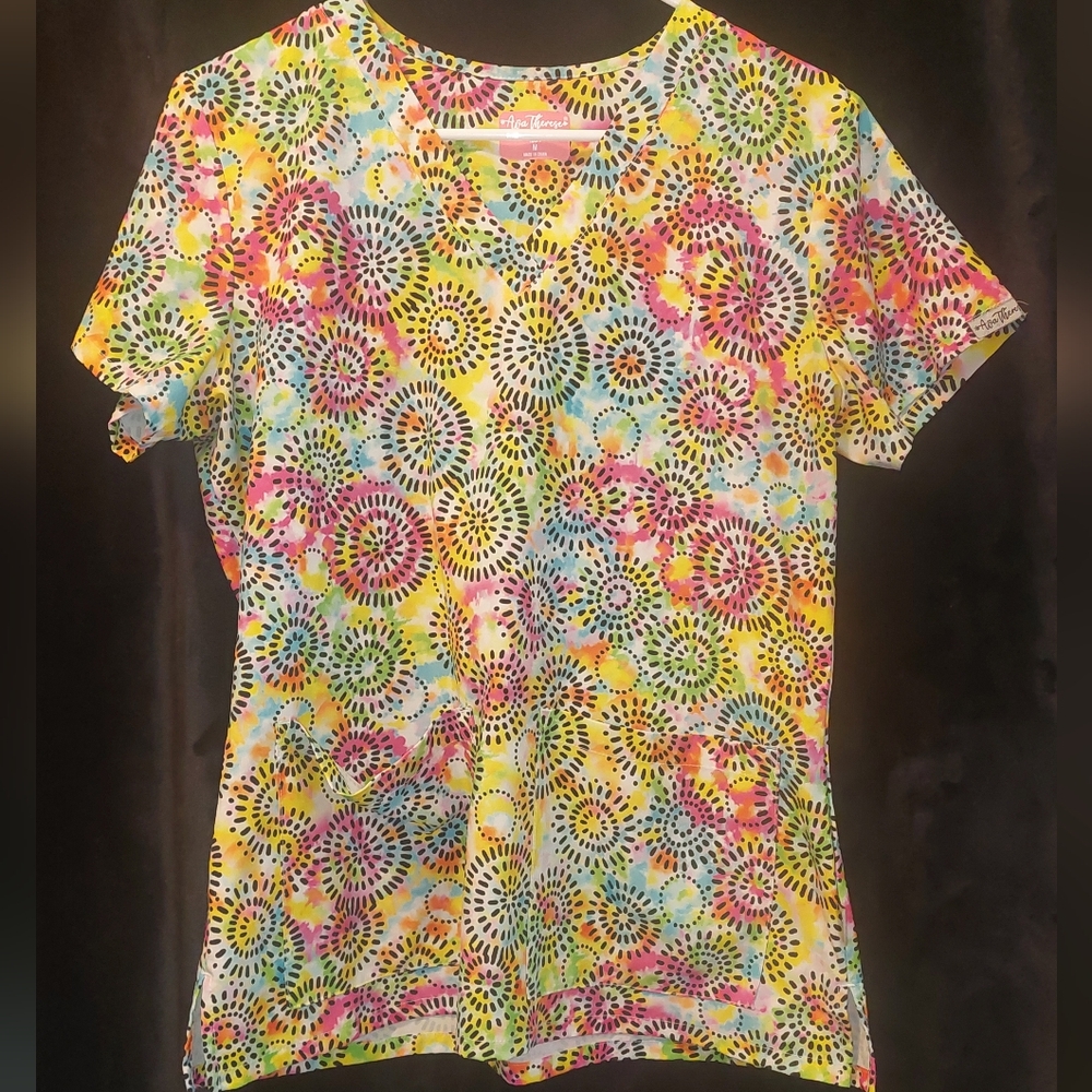 Women's Ava Therese Size Medium Scrub Top.
